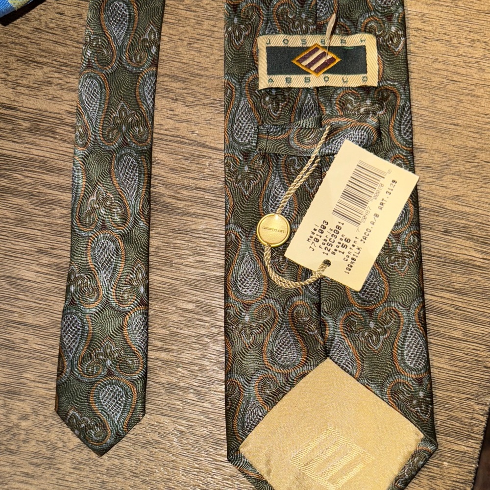 Joseph Abboud Elegant Paisley Tie in Olive and Bronze